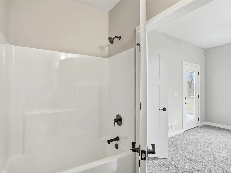 1048 Stonehaven Dr — Photo 17