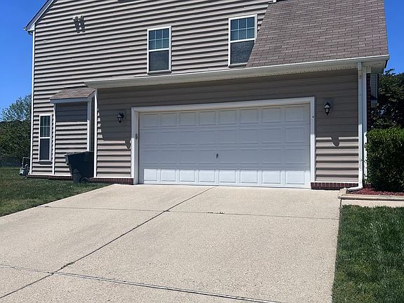3rd image of 13 Hampshire Glen Pkwy