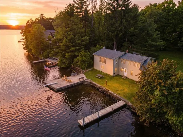 585 Reservoir Rd, Pascoag, RI 02859