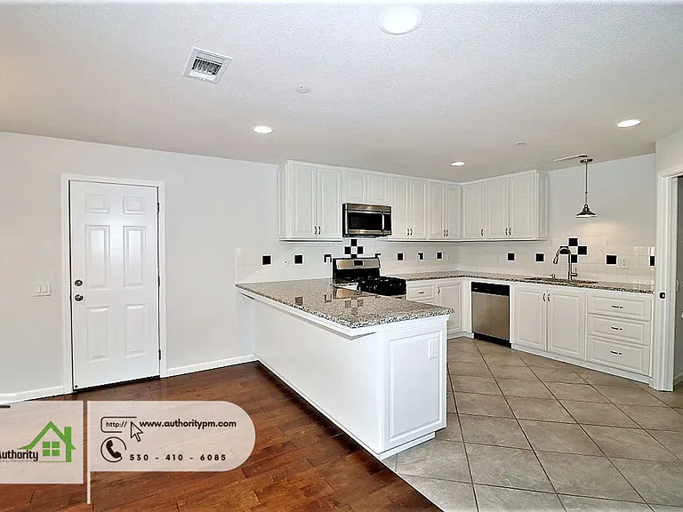 19757 Brokeoff Mountain Pl #B — Photo 11