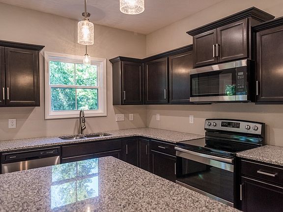 5th image of 190 Chalet Cir