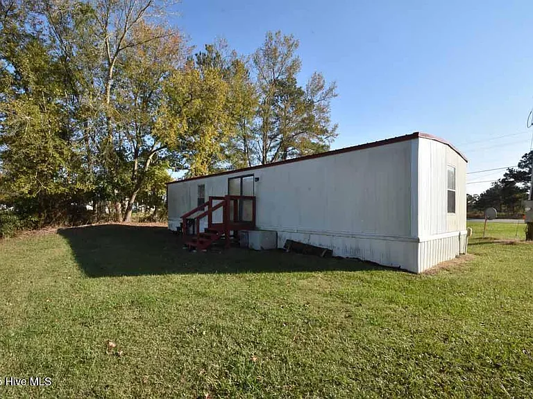 1411 Diamond Ln — Photo 13
