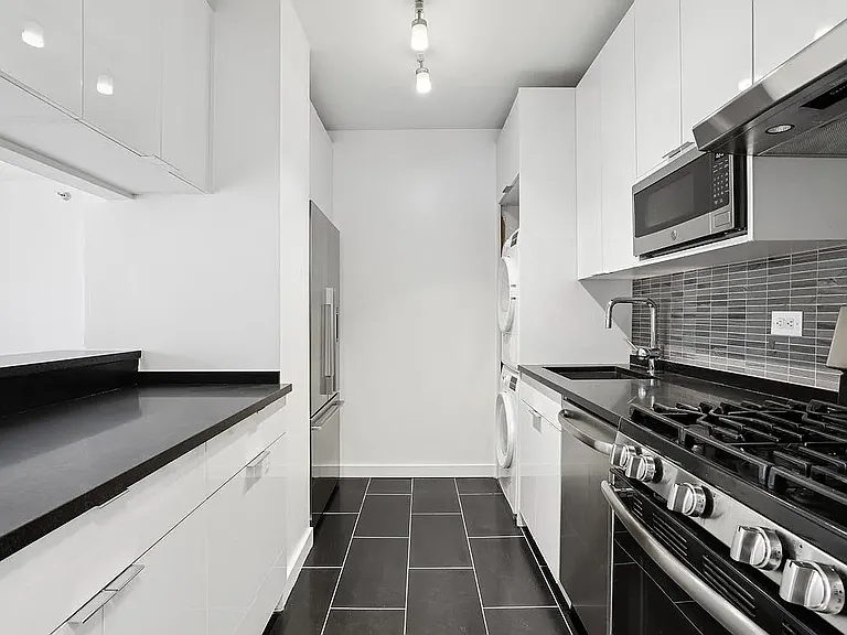75 W End Ave #R21C — Photo 5