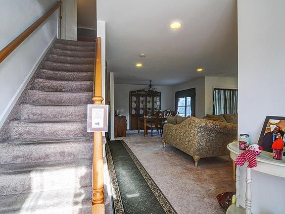 4th image of 53 Chariot Ct