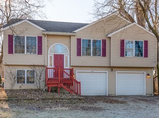 707 W Dowell Rd, McHenry, IL 60051