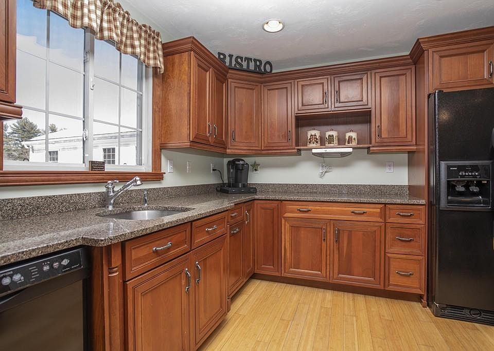 124 Padelford St, Berkley, MA 02779 Zillow