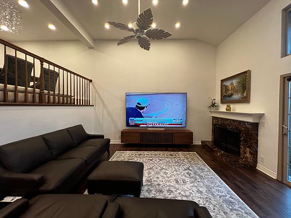 2nd image of 7825 Seaglen Dr