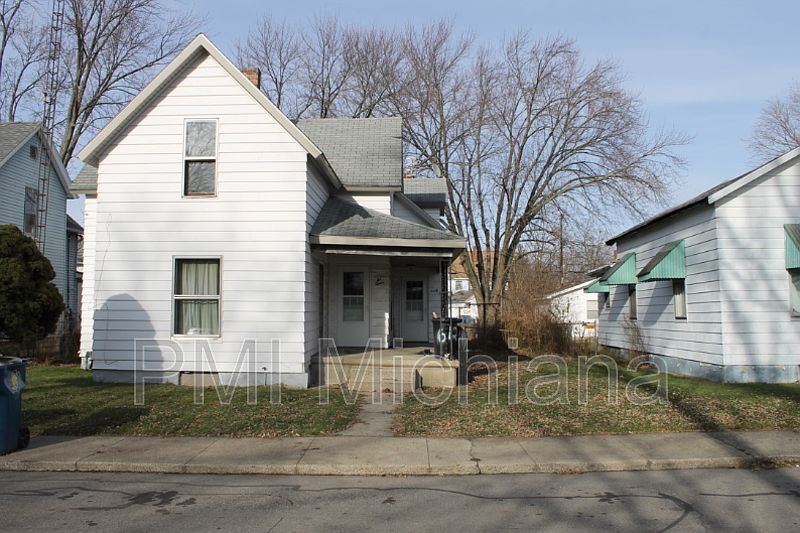1st image of 612 W 5th St