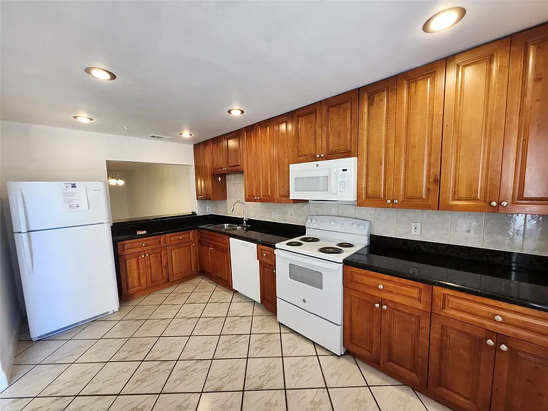 9421 NW 15th St #234 — Photo 8