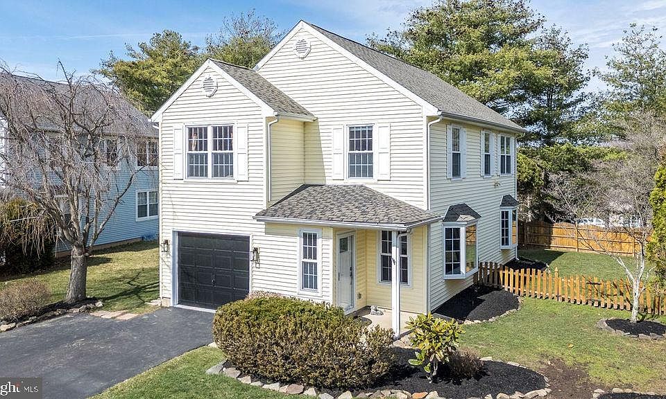 1st image of 272 Stanford Pl