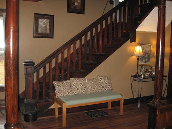 4th image of 932 Washington St