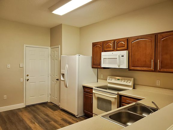 3rd image of 2521 Galliano Cir #2521
