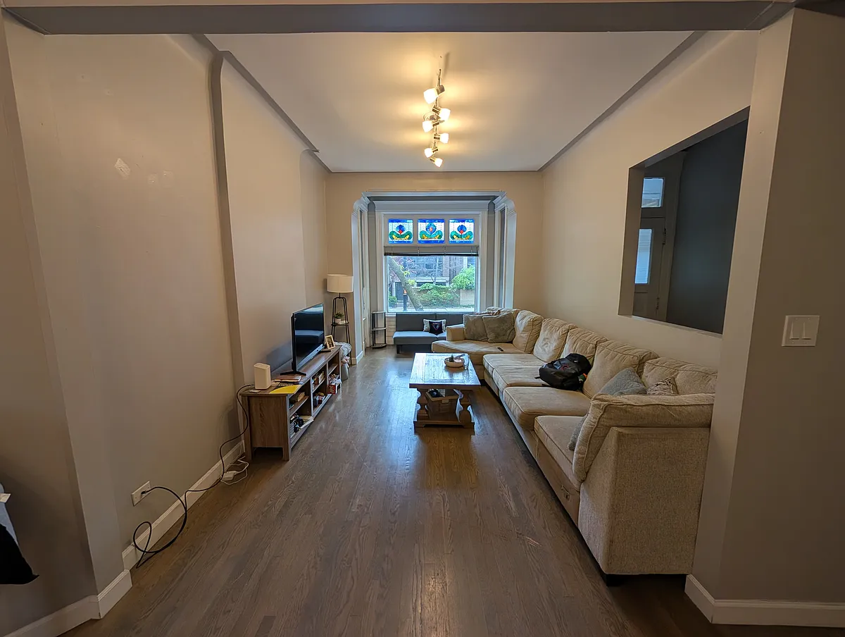 Building Photo - 2129 N Racine Ave #1