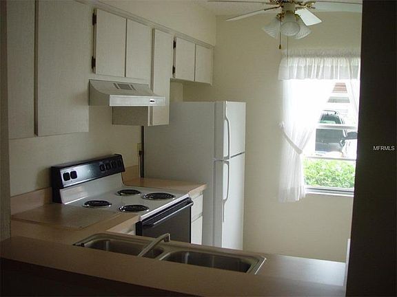 4th image of 9031 Mission Oaks Blvd