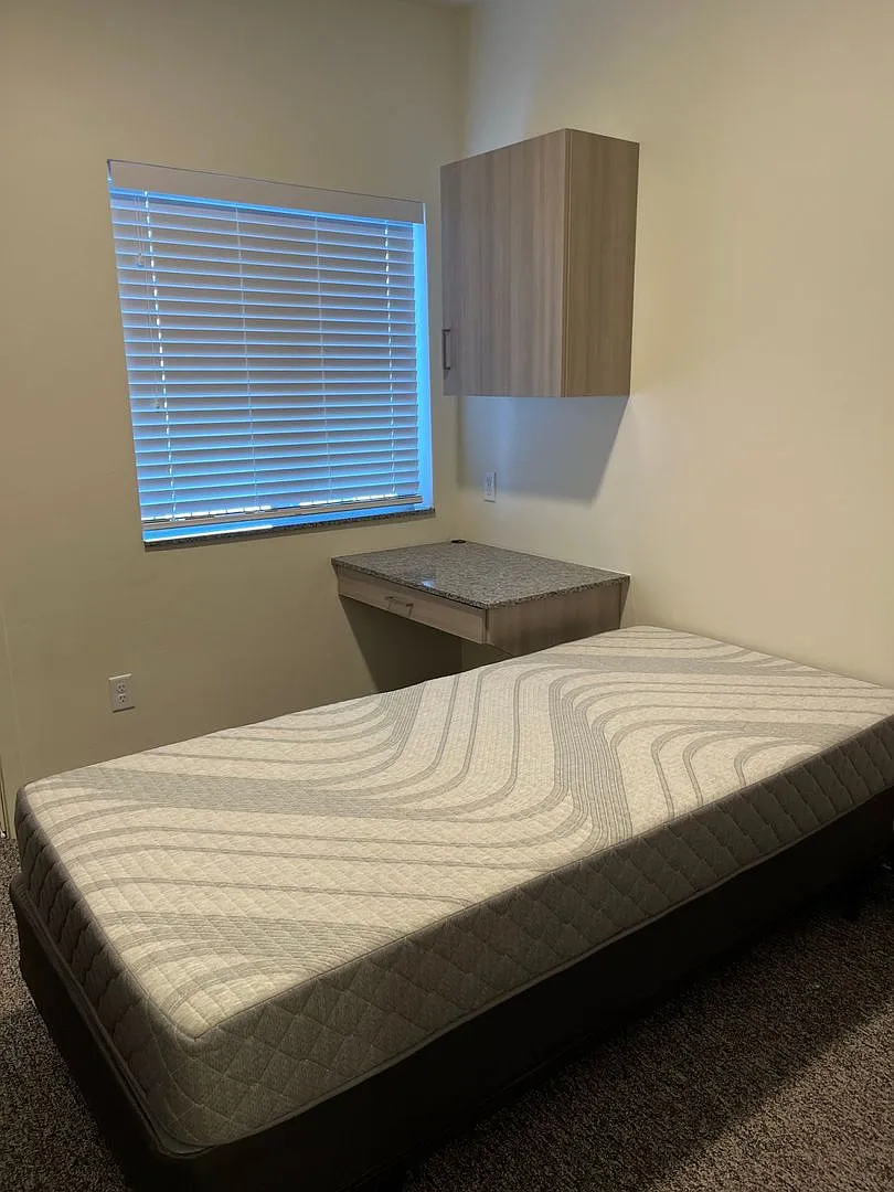 10 Bed room Condo/Townhome — Photo 4