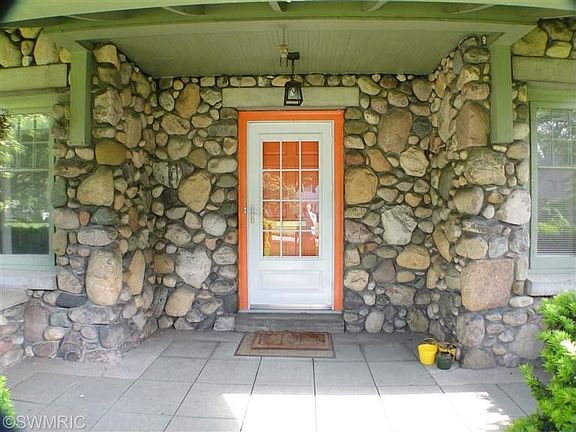 3rd image of 343 Aurora St SE