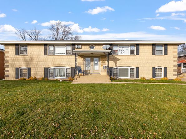 626 E 3rd St APT 2E, Lockport, IL 60441