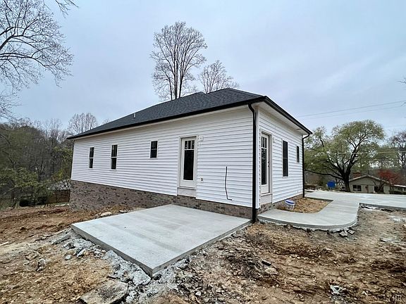 3rd image of 158 Jefferson Dr