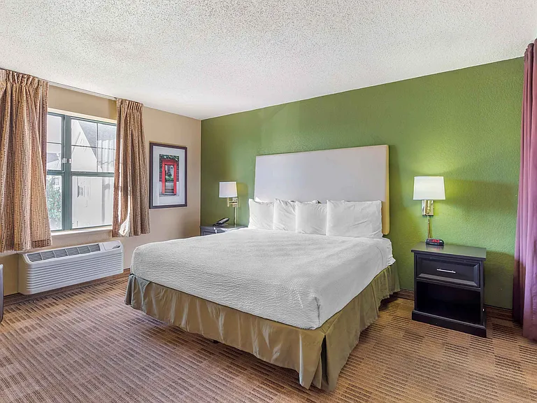 Studio Suite - 1 Queen Bed