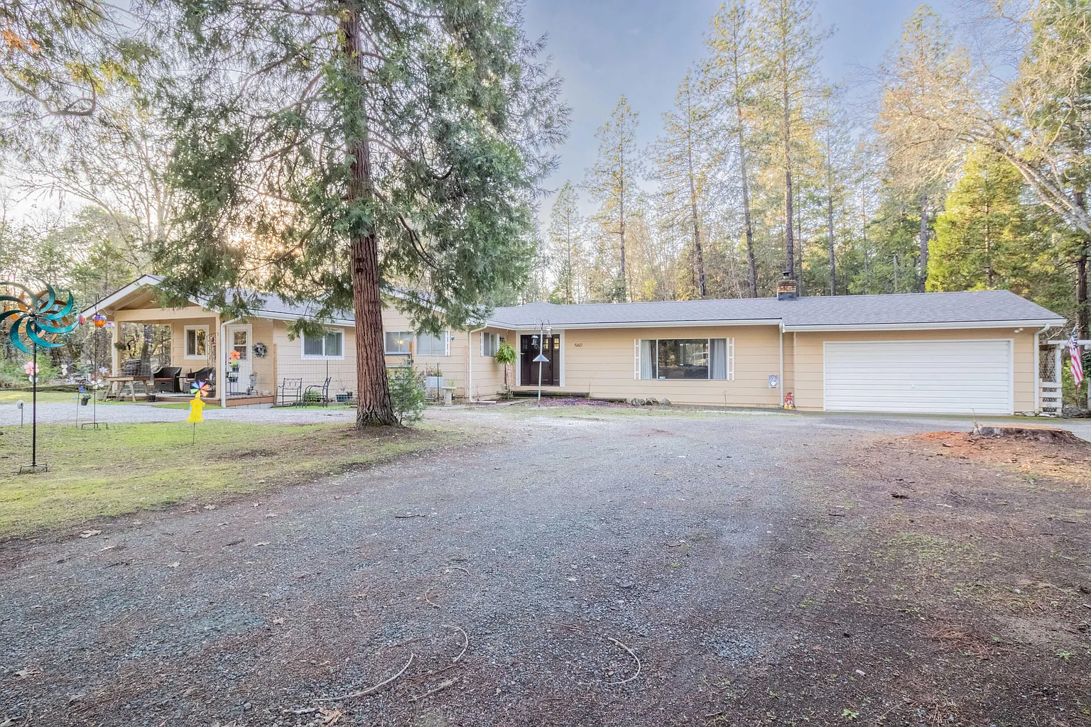 560 Jackpine Dr photo 1