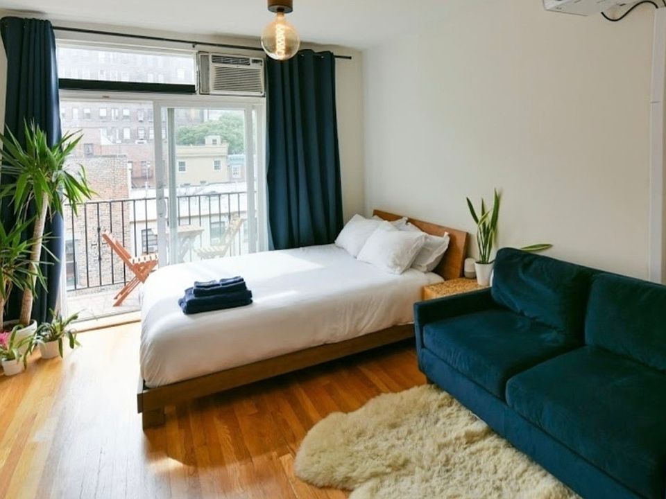 1st image of 248 W 21st St #4CC