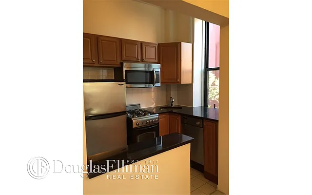 Rented by Douglas Elliman | media 16