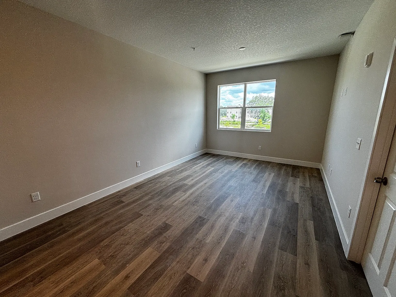 1 bed, 800 sqft, $1,250 — Photo 4