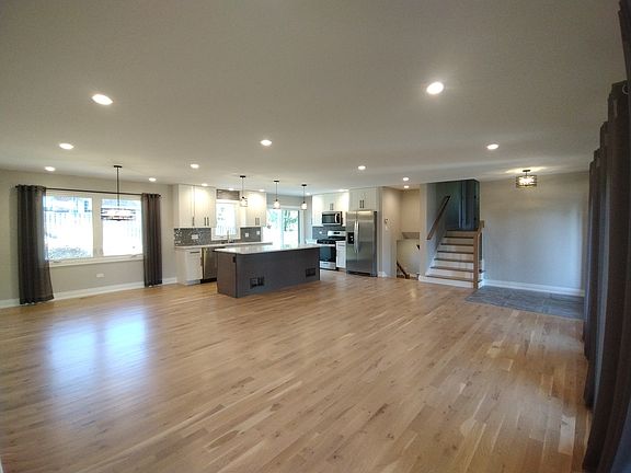 5th image of 8600 W 98th Pl