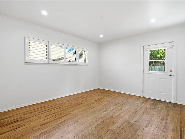12818 Hatteras St — Photo 14