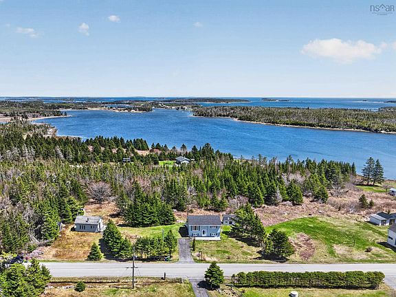 3rd image of 167 Smiths Point Rd