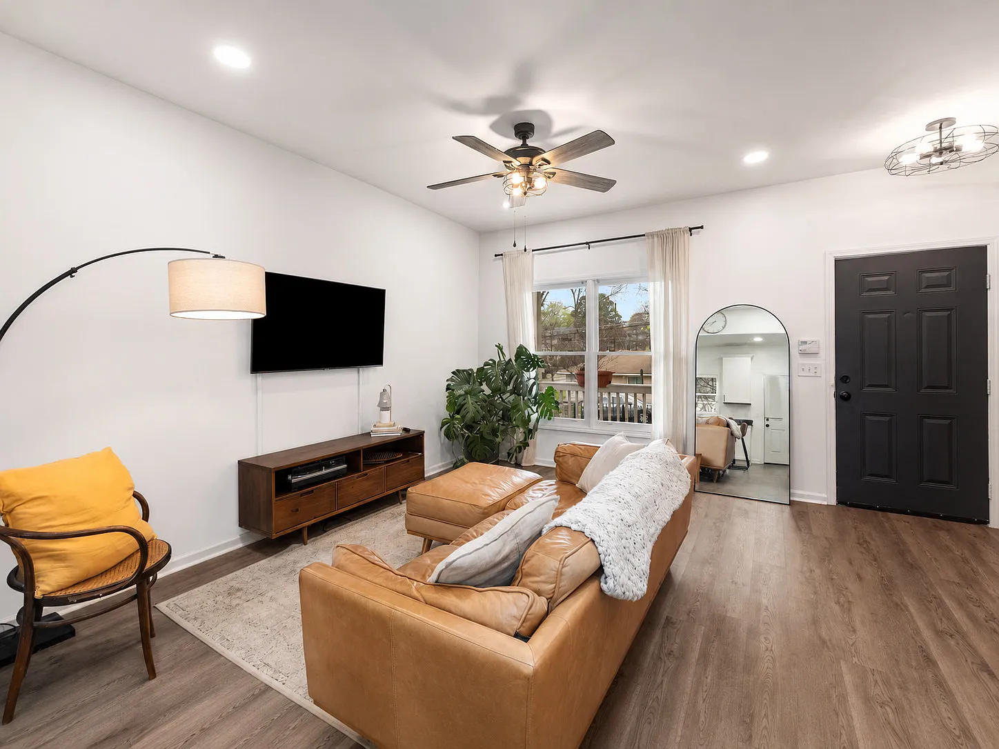 3 bed, 2.5 bath, 1700 sqft, $2,700 — Photo 3
