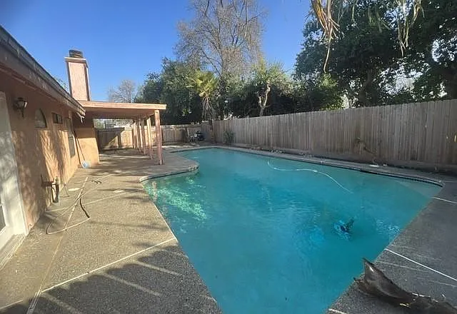 2122 N Clark Ct — Photo 4