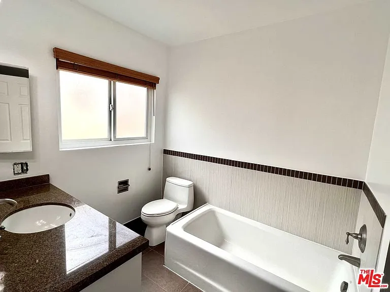 415 N Palm Dr #301 — Photo 17