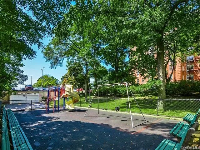 4 Sadore Ln #2W — Photo 6