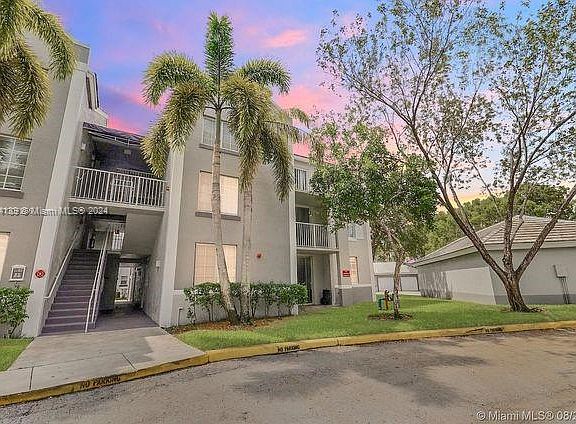 4th image of 11185 SW 6th St APT 203