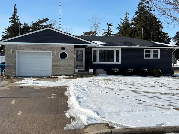 101 Island St, Jackson Center, OH 45334