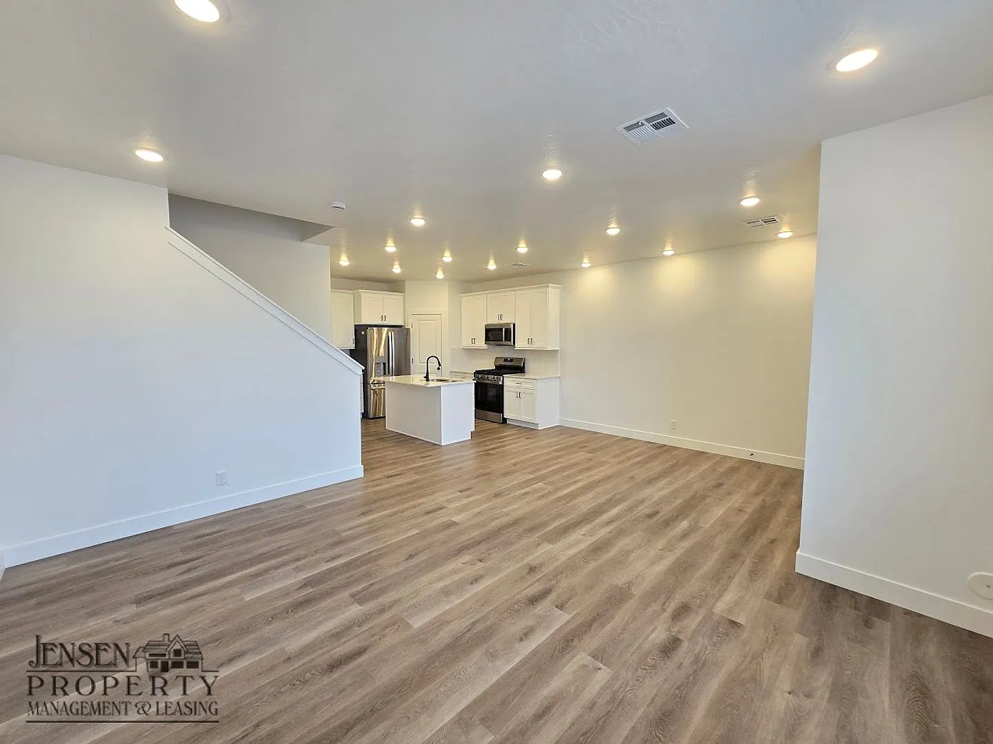 Newer Desert Color Town Home — Photo 4