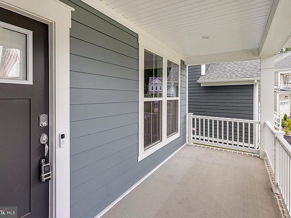 4th image of 1988 Silver Sycamore Ln
