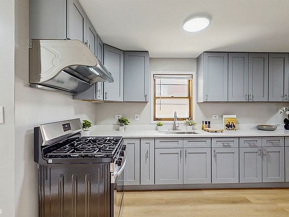 5th image of 2701 S Hillock Ave #1