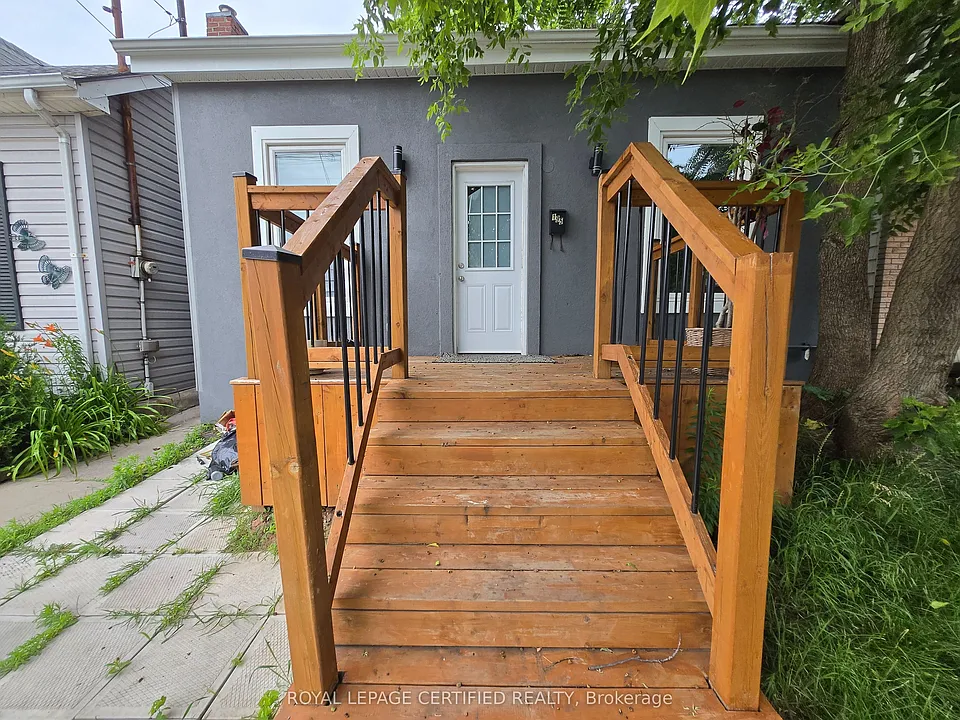 195 Picton St E