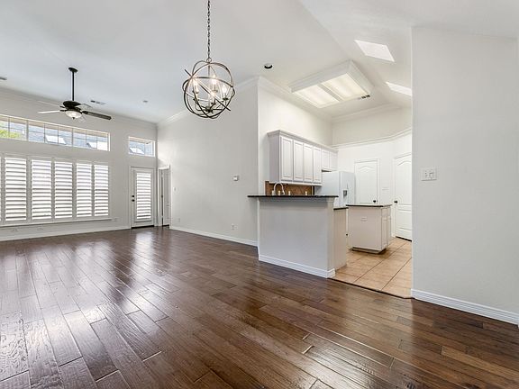 3rd image of 8628 Summer Tree Ln