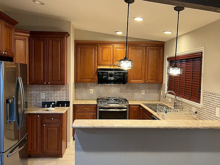 1294 Crowley Ave — Photo 2