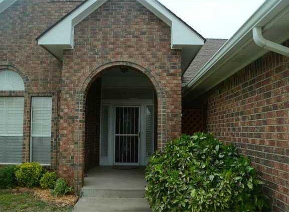 2nd image of 1112 Alexanders Trl