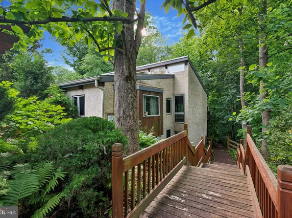 721 Cornelia Pl, Philadelphia, PA 19118