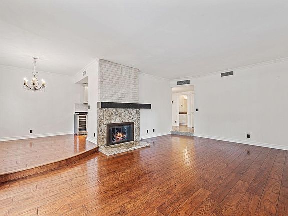 5th image of 521 Montana Ave APT 106