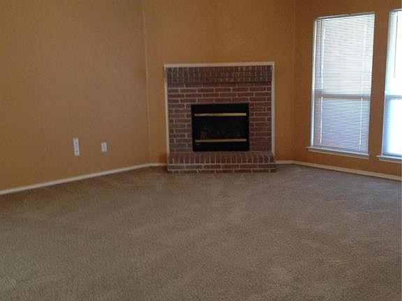 2nd image of 704 Horseshoe Ct