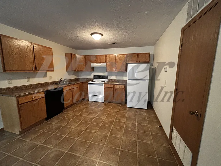 1035 Elm St #E — Photo 4