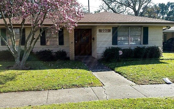 2nd image of 220 Willow Dr