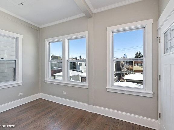 5th image of 4442 N Maplewood Ave #2