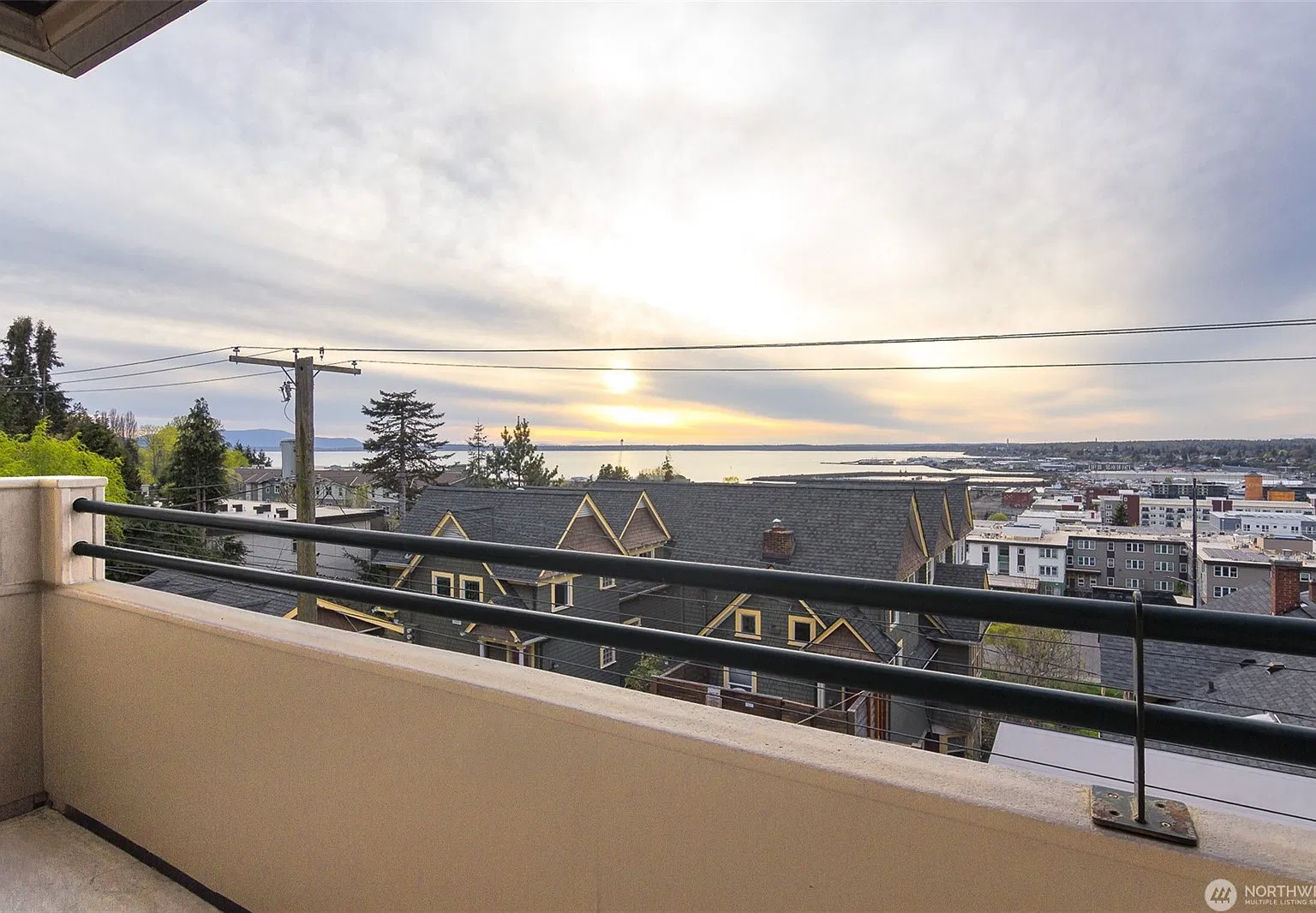3 bed, 1215 sqft, $3,195 — Photo 1